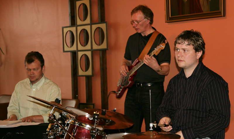 jessheim-trommer-bass-og-gitar.png jessheim-trommer-bass-og-gitar.png